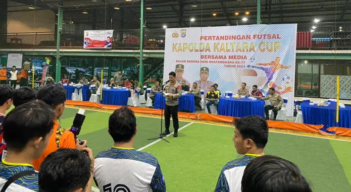 Read more about the article Kapolda Kaltara Buka Pertandingan Badminton dalam Rangka Hari Bhayangkara Ke-77